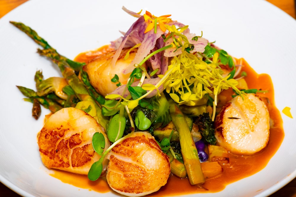 Scallops with organic vegetables and Keto Sauce